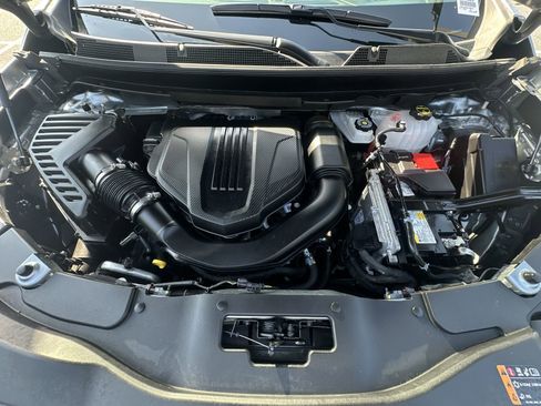 Used 2025 Chevrolet Traverse LT AWD/4WD image 34