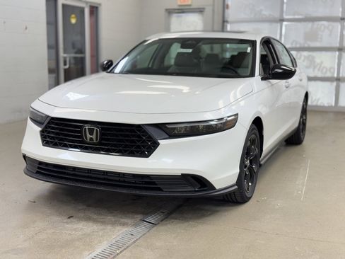 New 2025 Honda Accord SE image 3