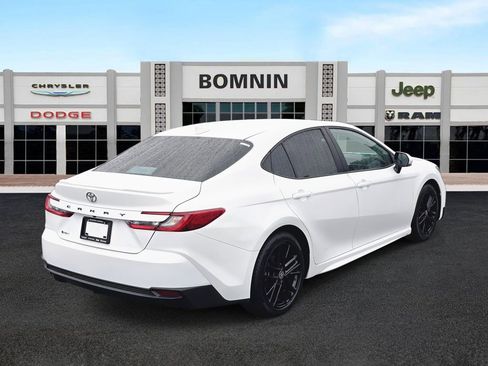 Used 2025 Toyota Camry XSE image 3