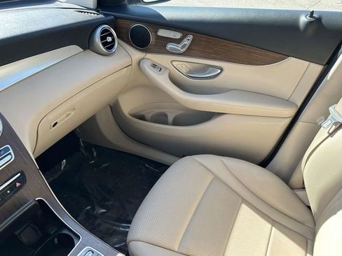 Used 2022 Mercedes-Benz GLC 300 4MATIC w/ Premium Package Lite image 37