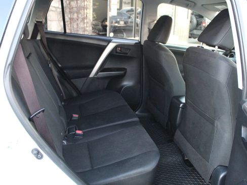 Used 2016 Toyota RAV4 LE FWD image 11