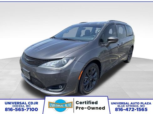 Used 2020 Chrysler Pacifica Touring w/ S Appearance Package FWD image 1