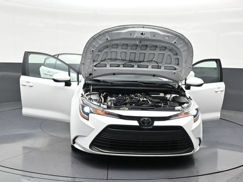 Used 2025 Toyota Corolla LE image 36