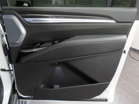 Certified 2025 Cadillac Escalade ESV V w/ LPO, ONYX Package image 13