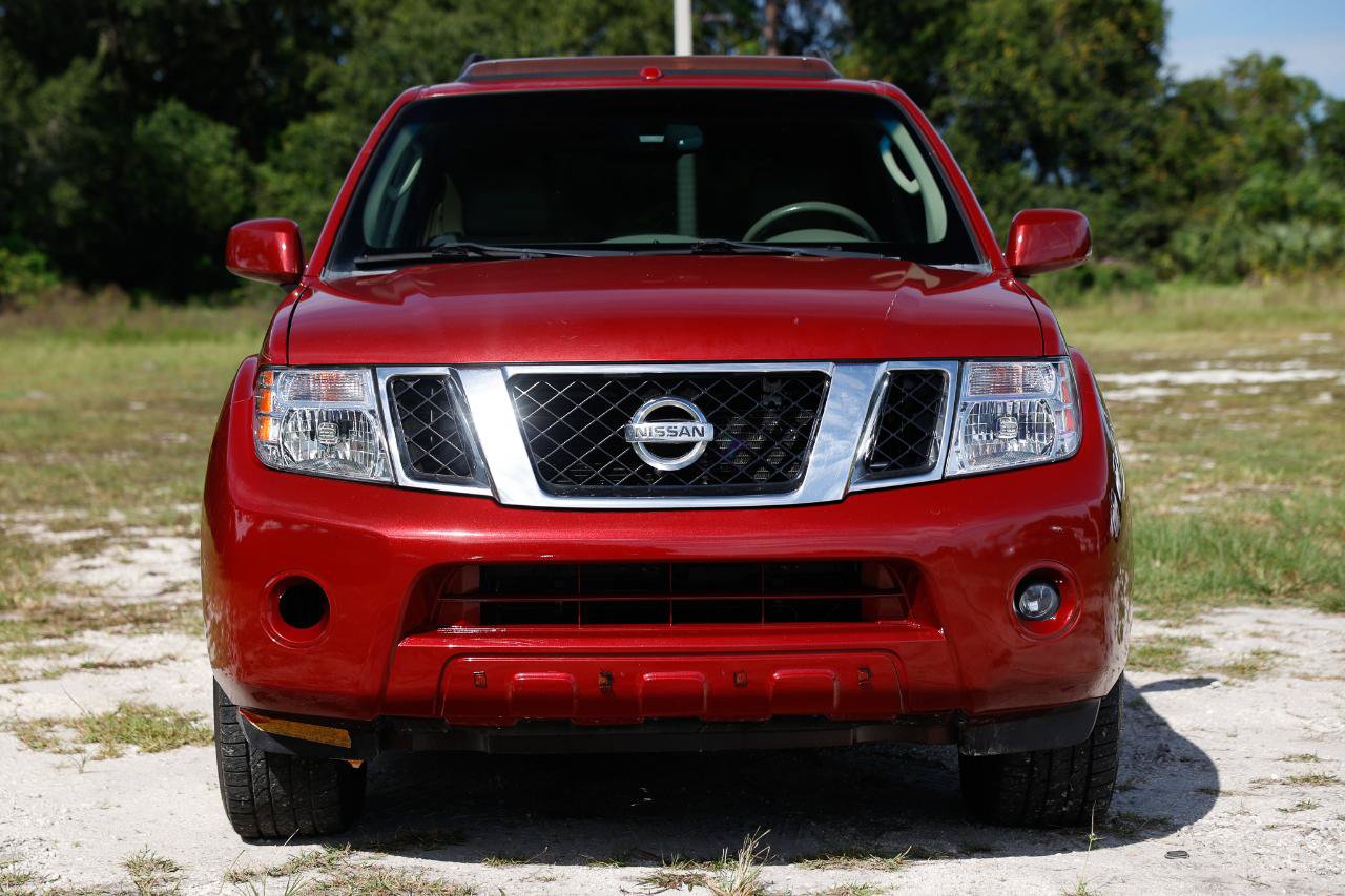 Used 2009 Nissan Pathfinder LE AWD/4WD image 17