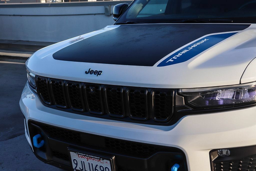 Used 2024 Jeep Grand Cherokee Trailhawk AWD/4WD image 16