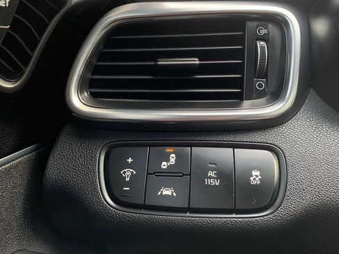 Used 2017 Kia Sorento SX image 17