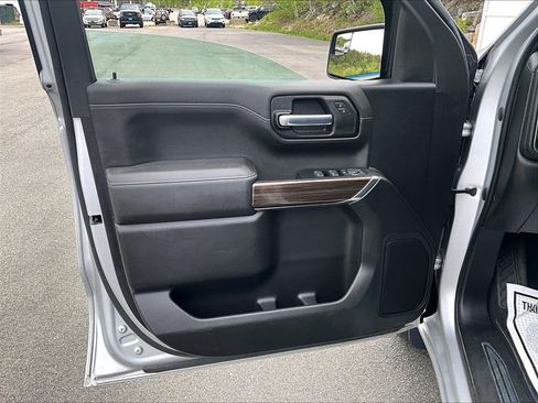 Used 2021 Chevrolet Silverado 1500 LT AWD/4WD image 9