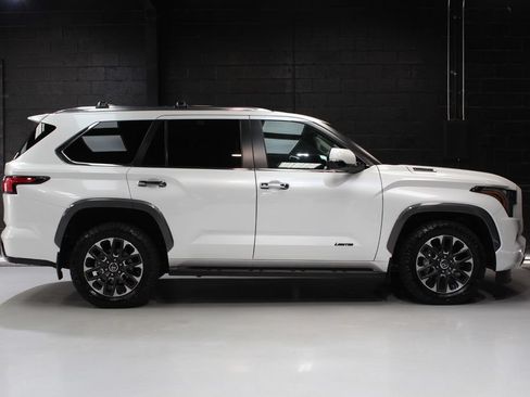 Used 2024 Toyota Sequoia Limited w/ Tow Technology Package AWD/4WD image 4