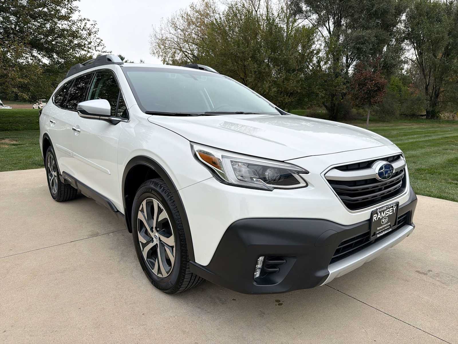 Used 2020 Subaru Outback Touring w/ Popular Package #2 AWD/4WD image 8