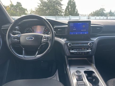 Used 2020 Ford Explorer XLT w/ Class III Trailer Tow Package image 17