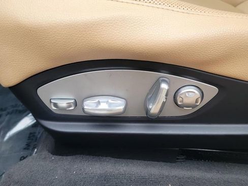 Used 2016 Porsche Panamera 4 image 32