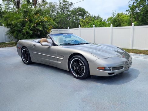 Used 1998 Chevrolet Corvette Convertible w/ Memory Pkg image 2