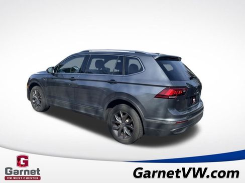Used 2023 Volkswagen Tiguan SE w/ Panoramic Sunroof Package image 3
