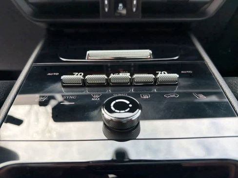 Certified 2025 Porsche Cayenne Coupe image 16