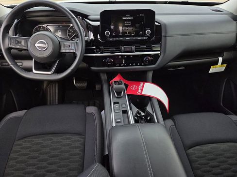 Used 2025 Nissan Pathfinder SV w/ SV Premium Package image 5