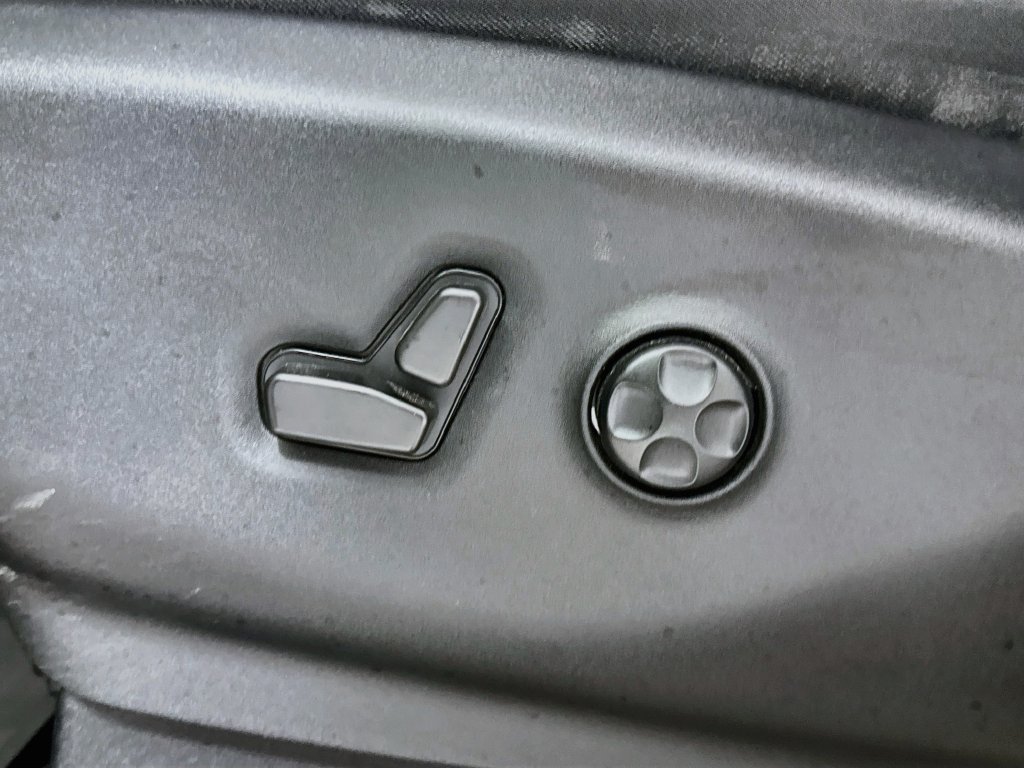 Used 2021 Chrysler Pacifica Touring-L FWD image 19
