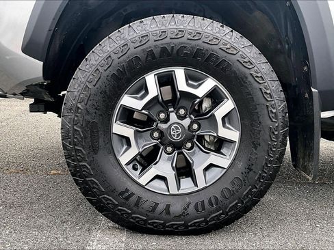 Used 2023 Toyota Tacoma TRD Off-Road image 8