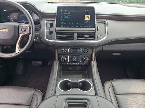 Used 2024 Chevrolet Tahoe High Country AWD/4WD image 16