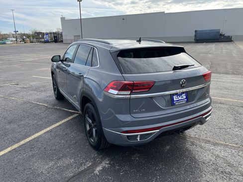 Used 2022 Volkswagen Atlas Cross Sport SEL R-Line AWD/4WD image 4