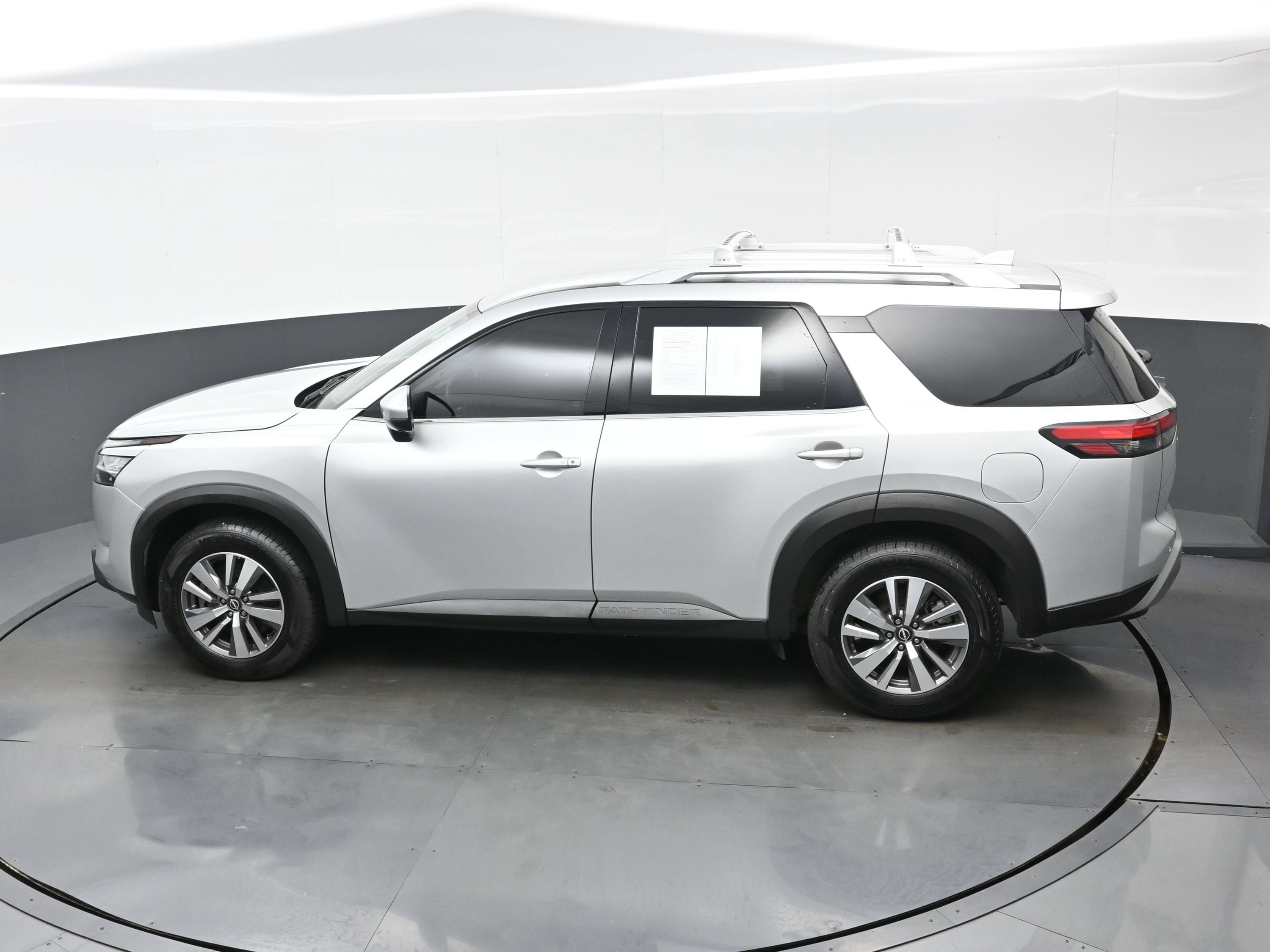 Used 2023 Nissan Pathfinder SL AWD/4WD image 36