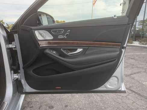 Used 2016 Mercedes-Benz S 550 4MATIC Sedan image 32
