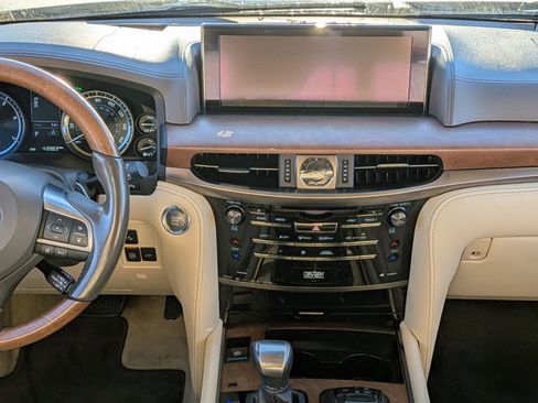 Used 2016 Lexus LX 570 4WD image 12