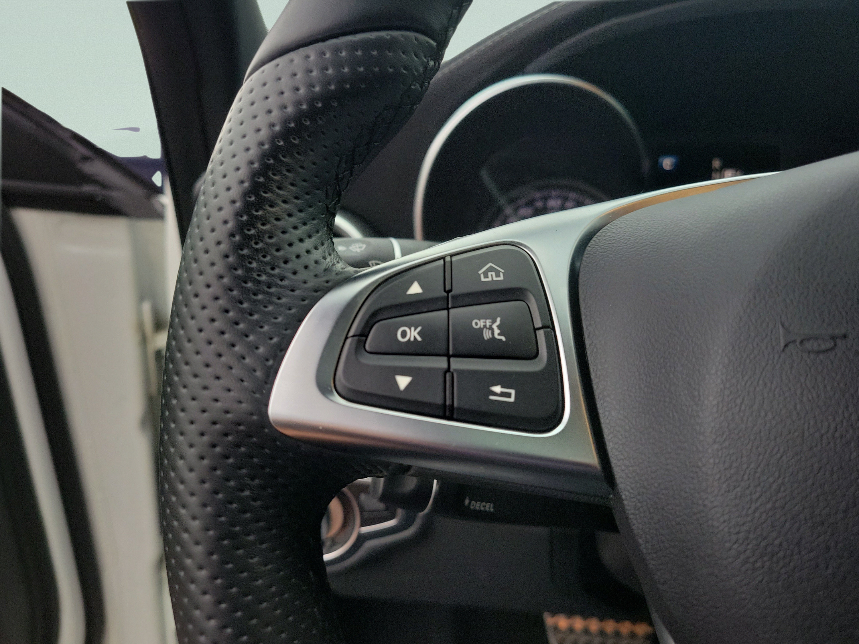 Used 2015 Mercedes-Benz C 300 Sedan image 27