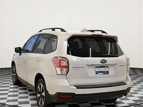 Used 2017 Subaru Forester 2.5i Premium w/ All-Weather Package image 10