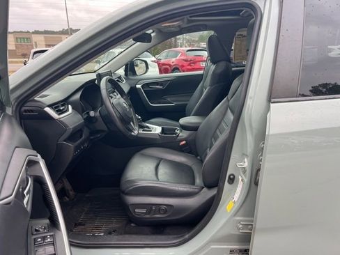 Used 2021 Toyota RAV4 XLE Premium image 27