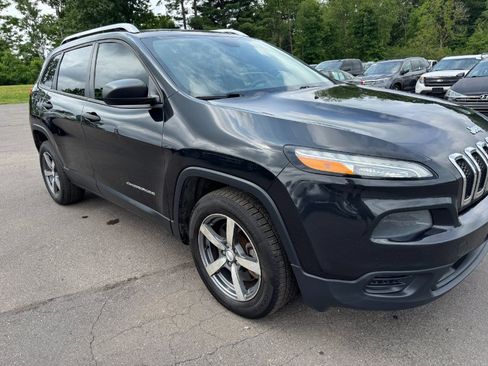 Used 2014 Jeep Cherokee Sport FWD image 12