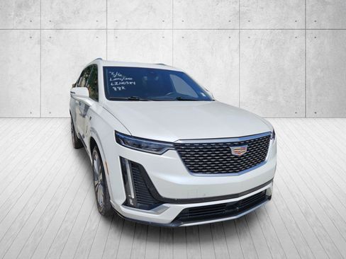 Used 2020 Cadillac XT6 Premium Luxury w/ Platinum Package AWD/4WD image 3