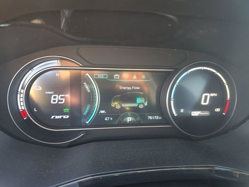 Used 2022 Kia Niro EX w/ Cold Weather Package image 3