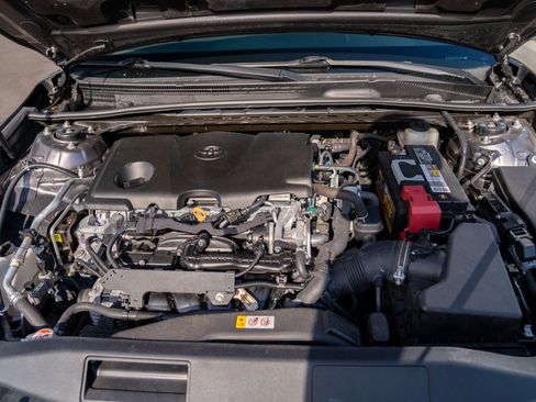 Used 2018 Toyota Camry SE w/ Convenience Package FWD image 25