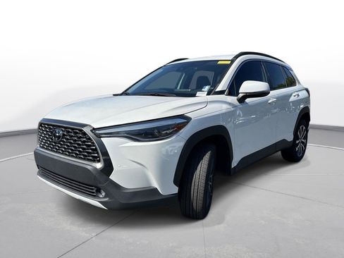 Used 2022 Toyota Corolla Cross XLE FWD image 2