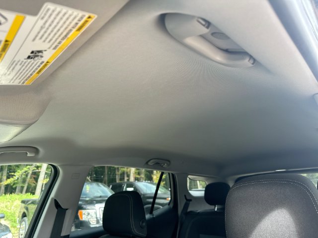 Used 2024 GMC Terrain SLE FWD image 23