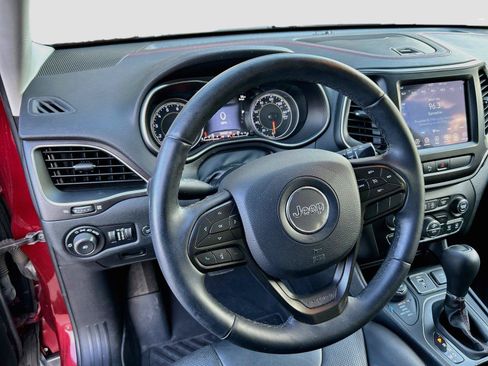 Used 2019 Jeep Cherokee Trailhawk AWD/4WD image 38