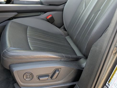 Used 2021 Audi e-tron Premium Plus w/ Premium Plus Package image 10