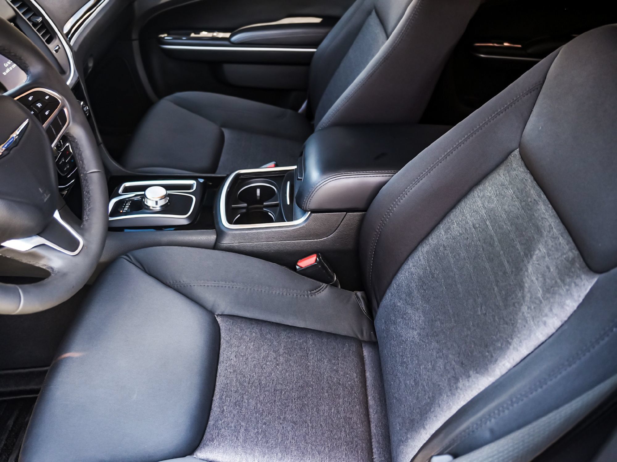 Used 2023 Chrysler 300 Touring w/ Sport Appearance Package RWD image 10