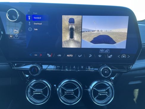 Used 2025 Chevrolet Blazer EV LT image 28