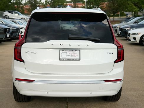 New 2026 Volvo XC90 T8 Plus image 8