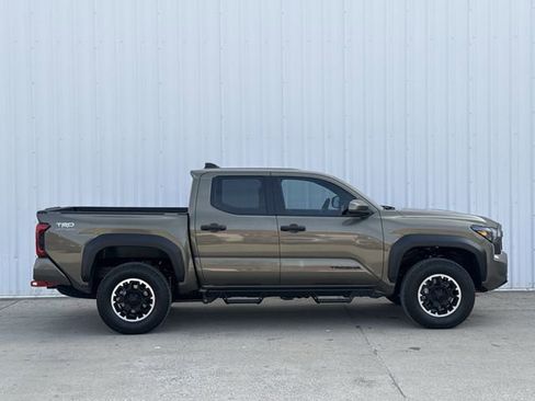 Used 2026 Toyota Tacoma TRD Off-Road image 3