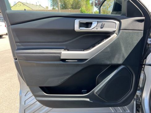 Used 2024 Ford Explorer Limited image 9