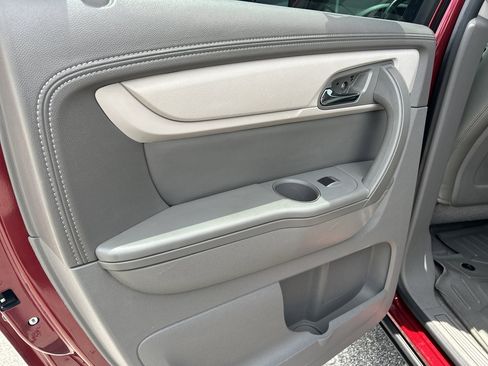 Used 2016 Chevrolet Traverse LT image 12