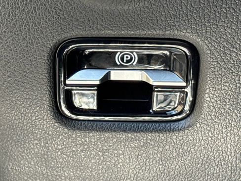 Used 2023 Mercedes-Benz C 300 4MATIC Sedan image 30
