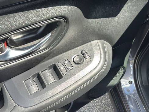 Used 2025 Honda HR-V LX image 14