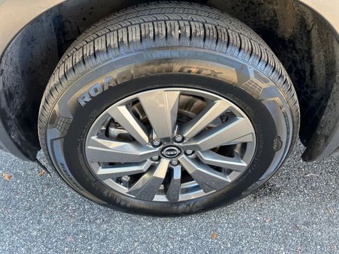 Used 2025 Nissan Pathfinder SV image 32