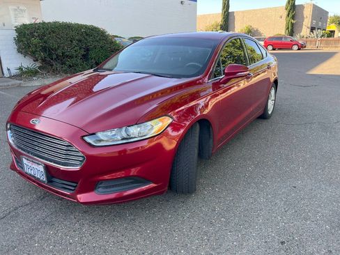 Used 2016 Ford Fusion SE image 3