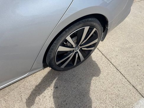 Used 2020 Nissan Altima 2.5 SR w/ Premium Package FWD image 11
