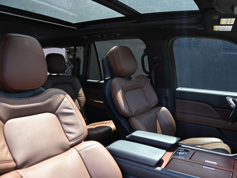 Used 2023 Lincoln Navigator Reserve RWD image 26